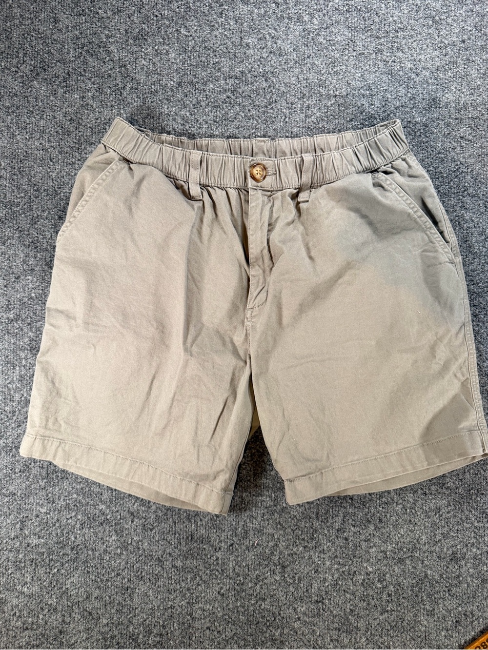 chubbies Men's Flat-Front Elastic Waist Shorts - Gray